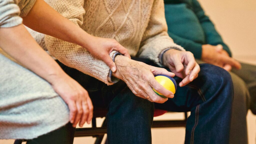 elderly care1 - ComputerLearn