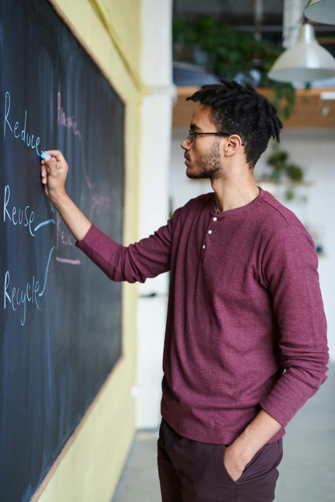 teacher4 - ComputerLearn teacher image